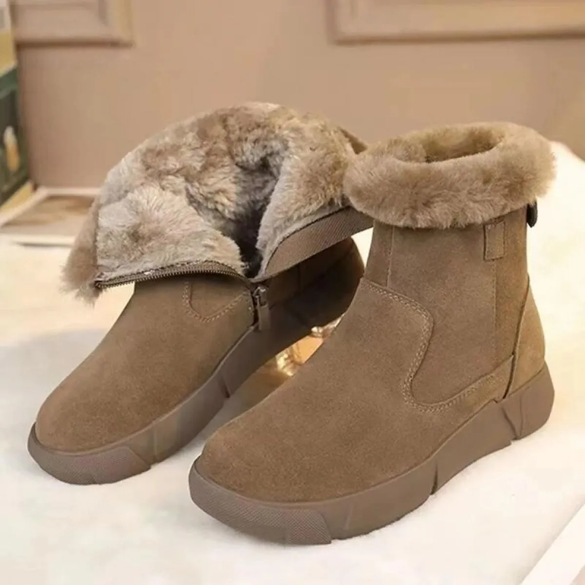 2024 Scarpe da donna di moda Stivali corti da donna in peluche Vendita calda Stivali classici con cerniera laterale Nuova testa