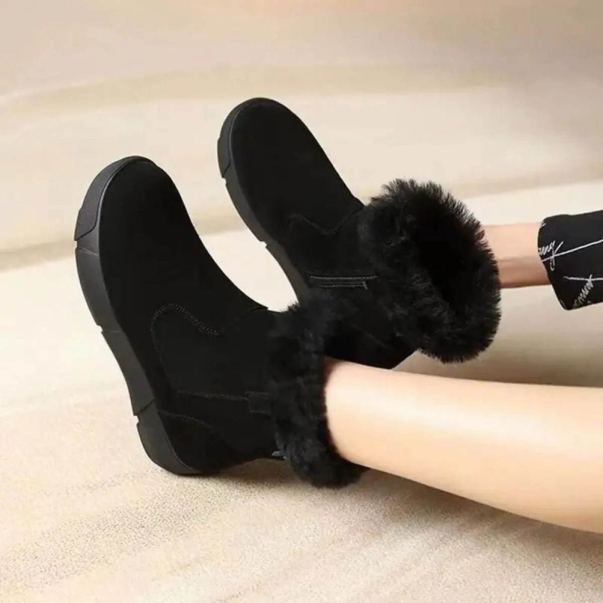 2024 Scarpe da donna di moda Stivali corti da donna in peluche Vendita calda Stivali classici con cerniera laterale Nuova testa