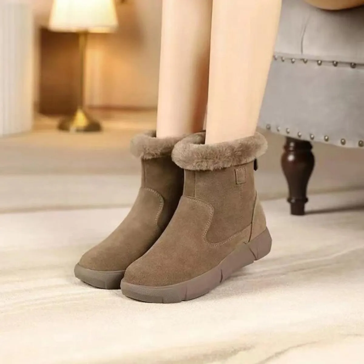 2024 Scarpe da donna di moda Stivali corti da donna in peluche Vendita calda Stivali classici con cerniera laterale Nuova testa