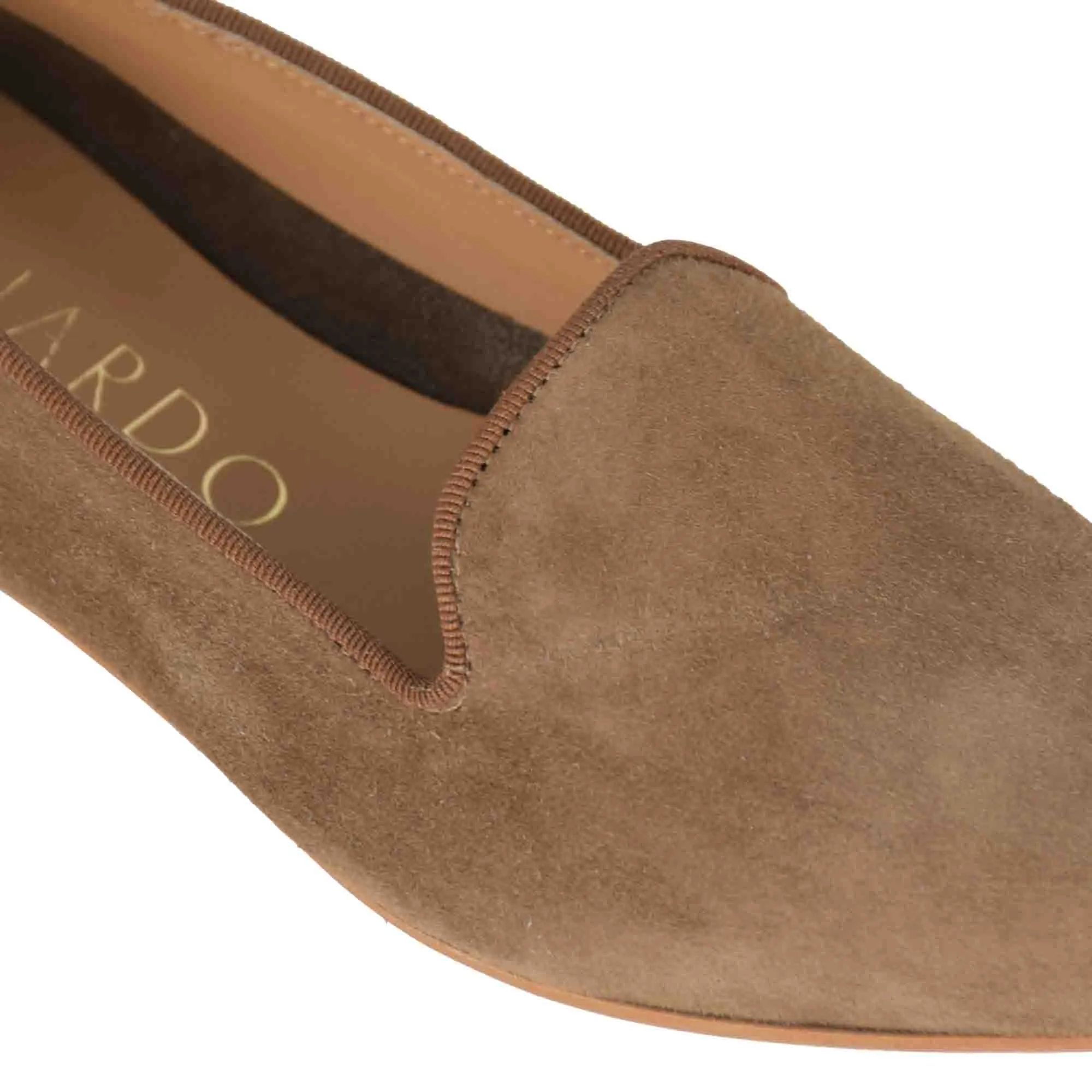 Ballerina a punta da donna in pelle scamosciata colore marrone