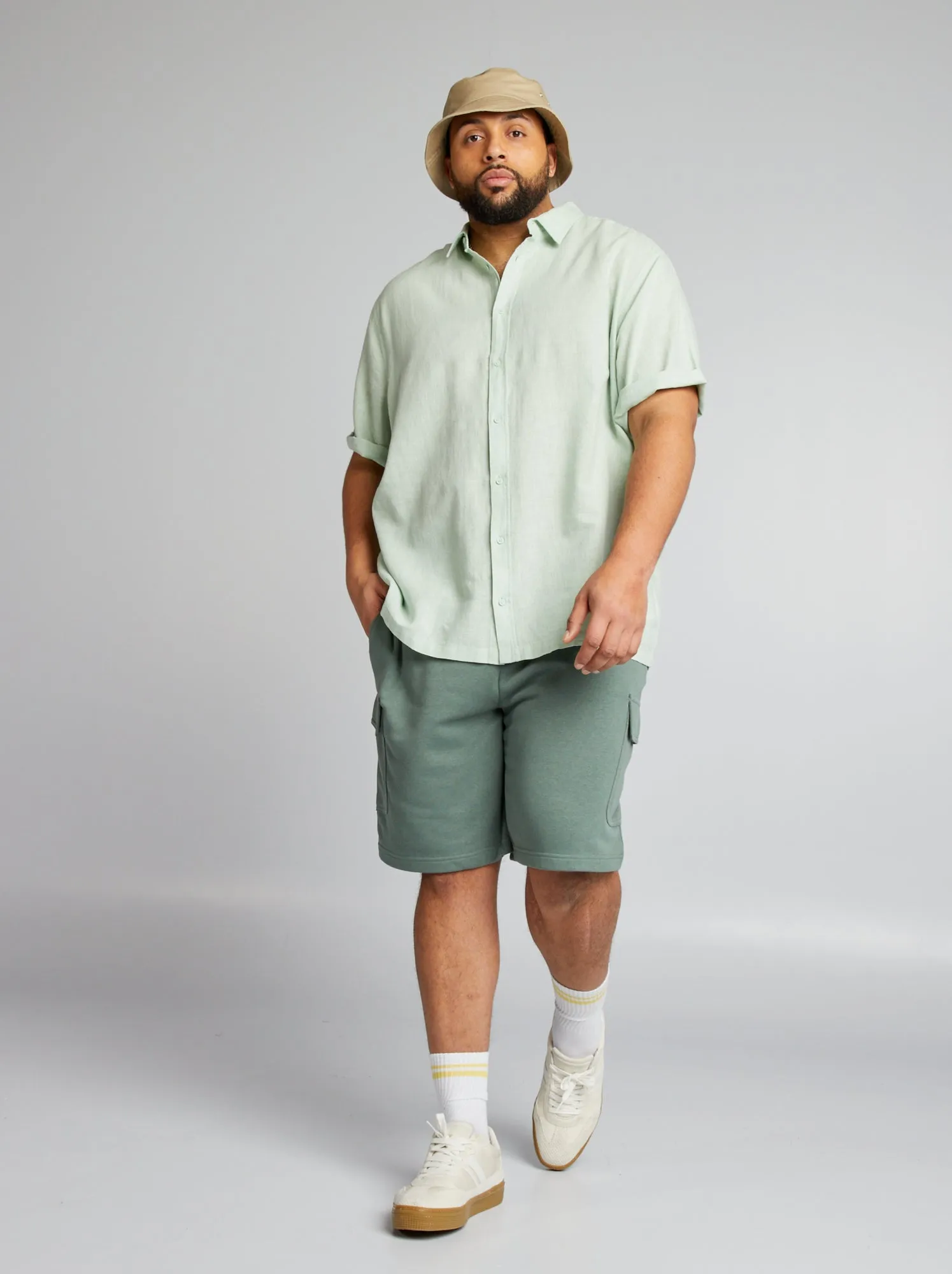 Bermuda con tasche con patta - VERDE