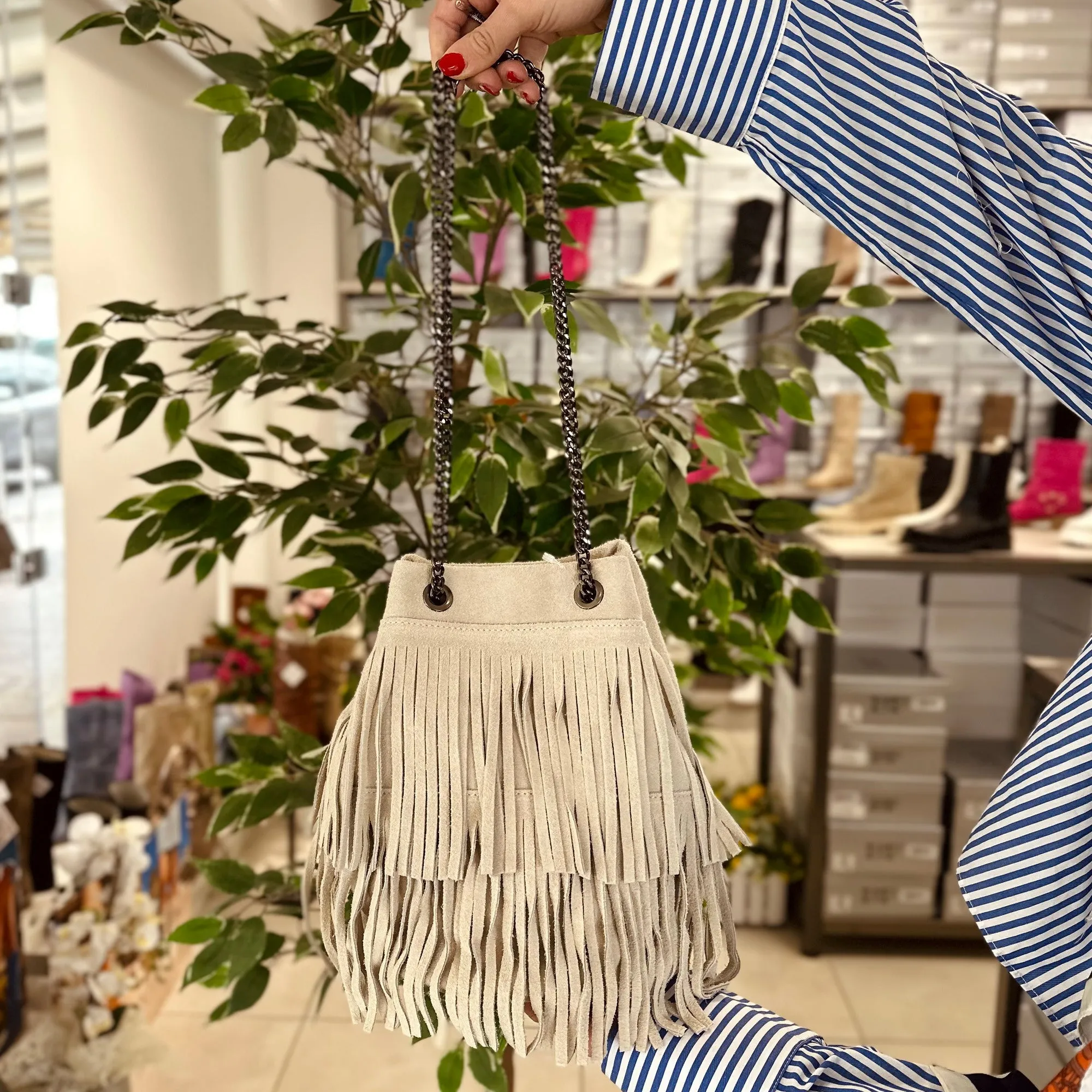 Borsa a Secchiello con Frange Offwhite in Pelle Scamosciata