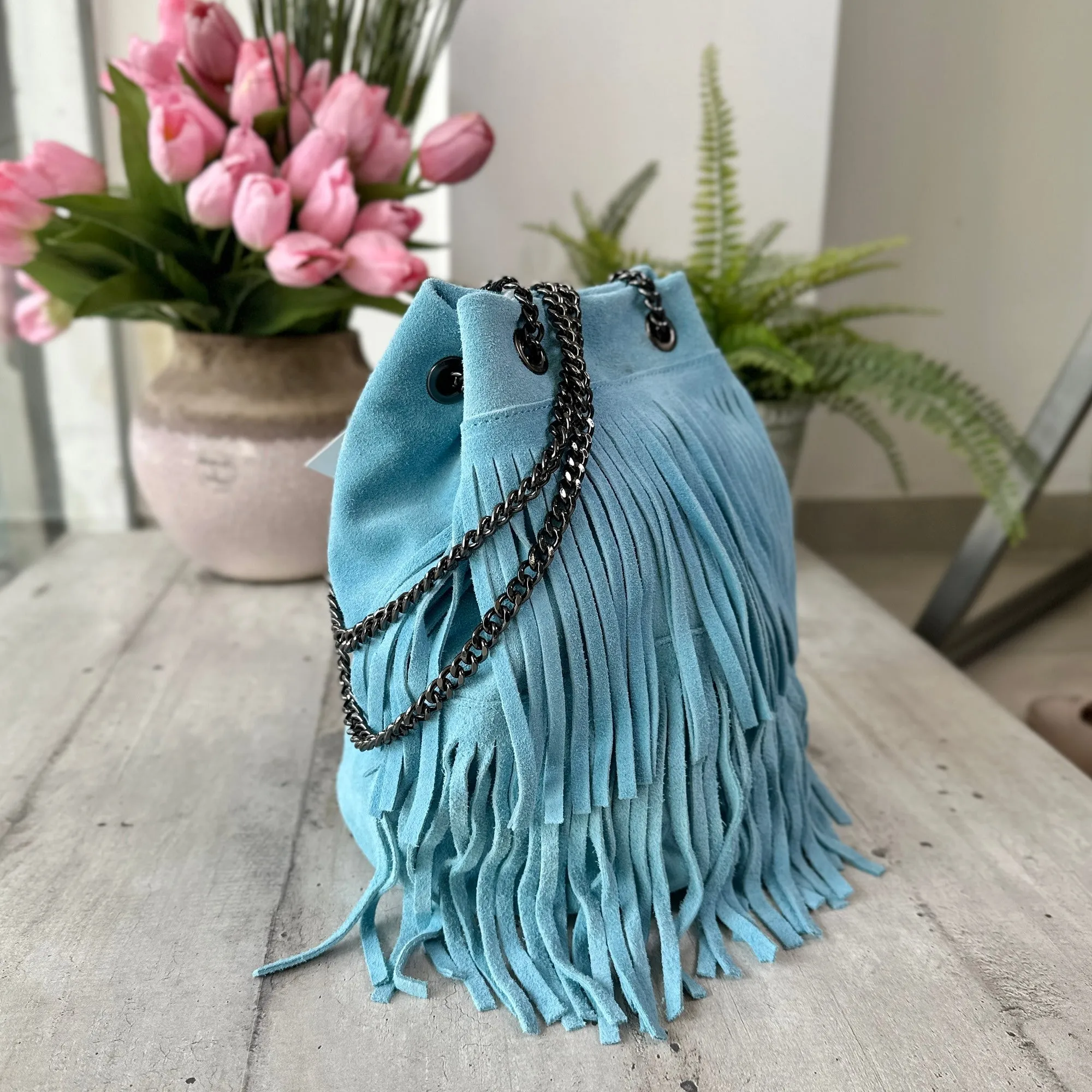 Borsa a Secchiello con Frange Turchese in Pelle Scamosciata
