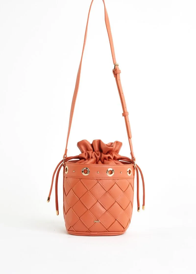 Borsa a secchiello in similpelle intrecciata