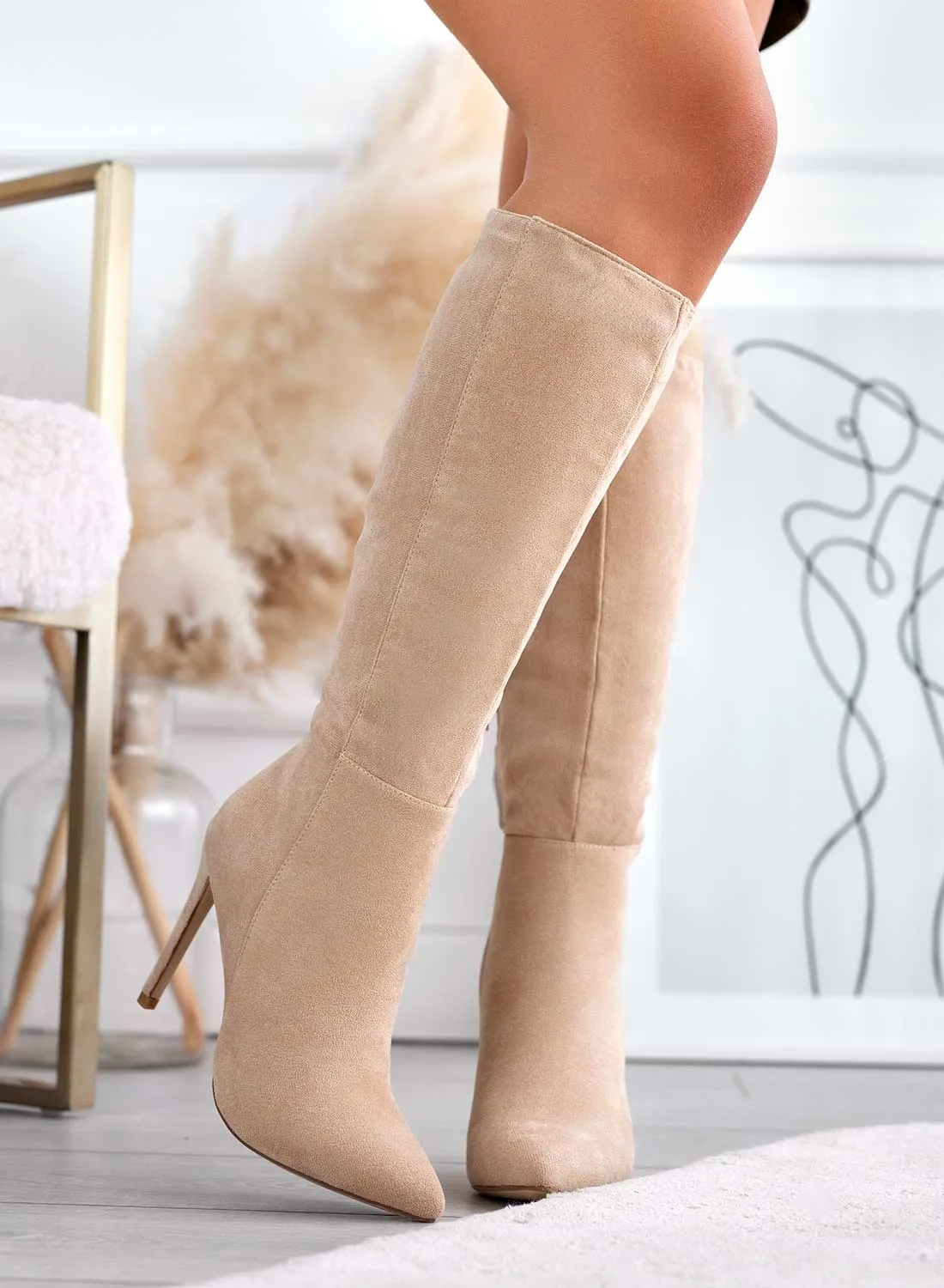 BRENDA - Stivali beige scamosciati Alexoo con tacco alto