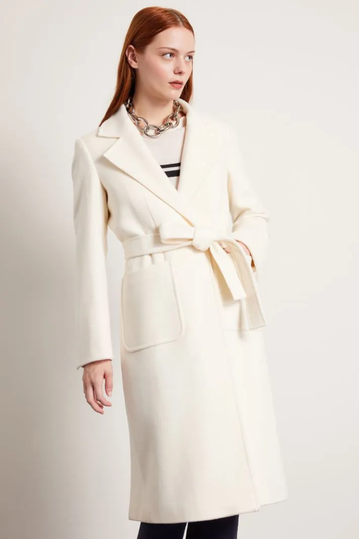 Cappotto con tasche applicate