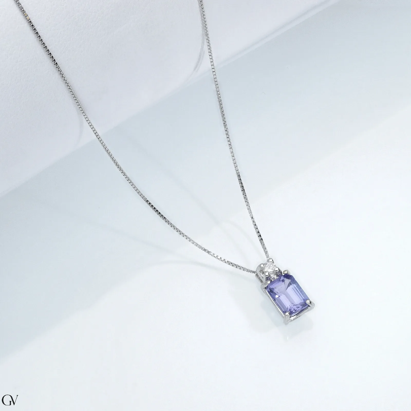 Collana con ciondolo in oro bianco 18k, tanzanite e diamante
