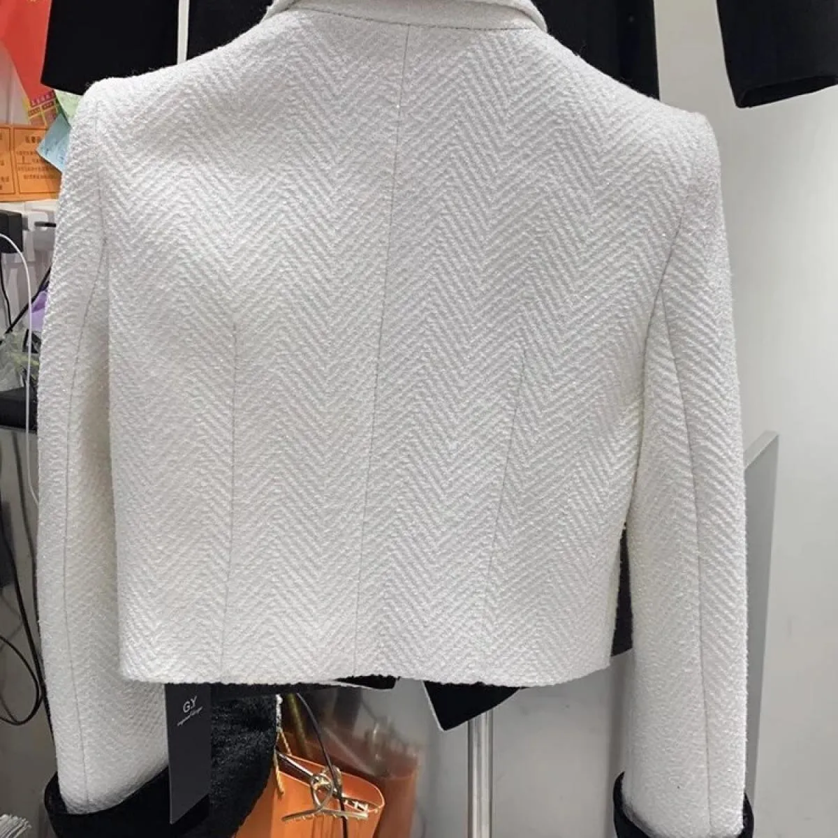 Giacca corta in lana con colletto a blocchi di colore da donna con bottoni in metallo più recente del 2023 di High Street