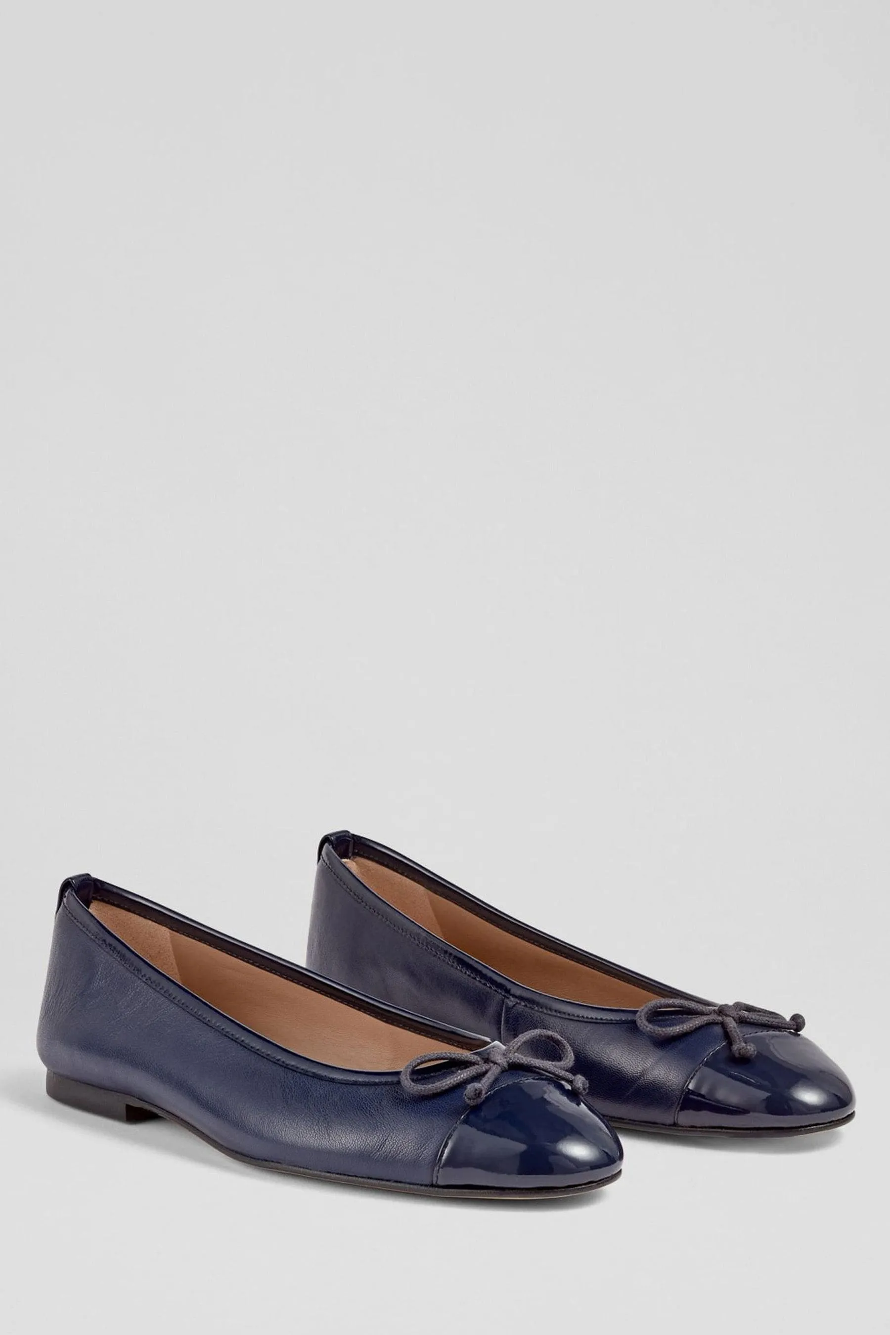 LK Bennett Kara - Ballerine cap toe in pelle e vernice