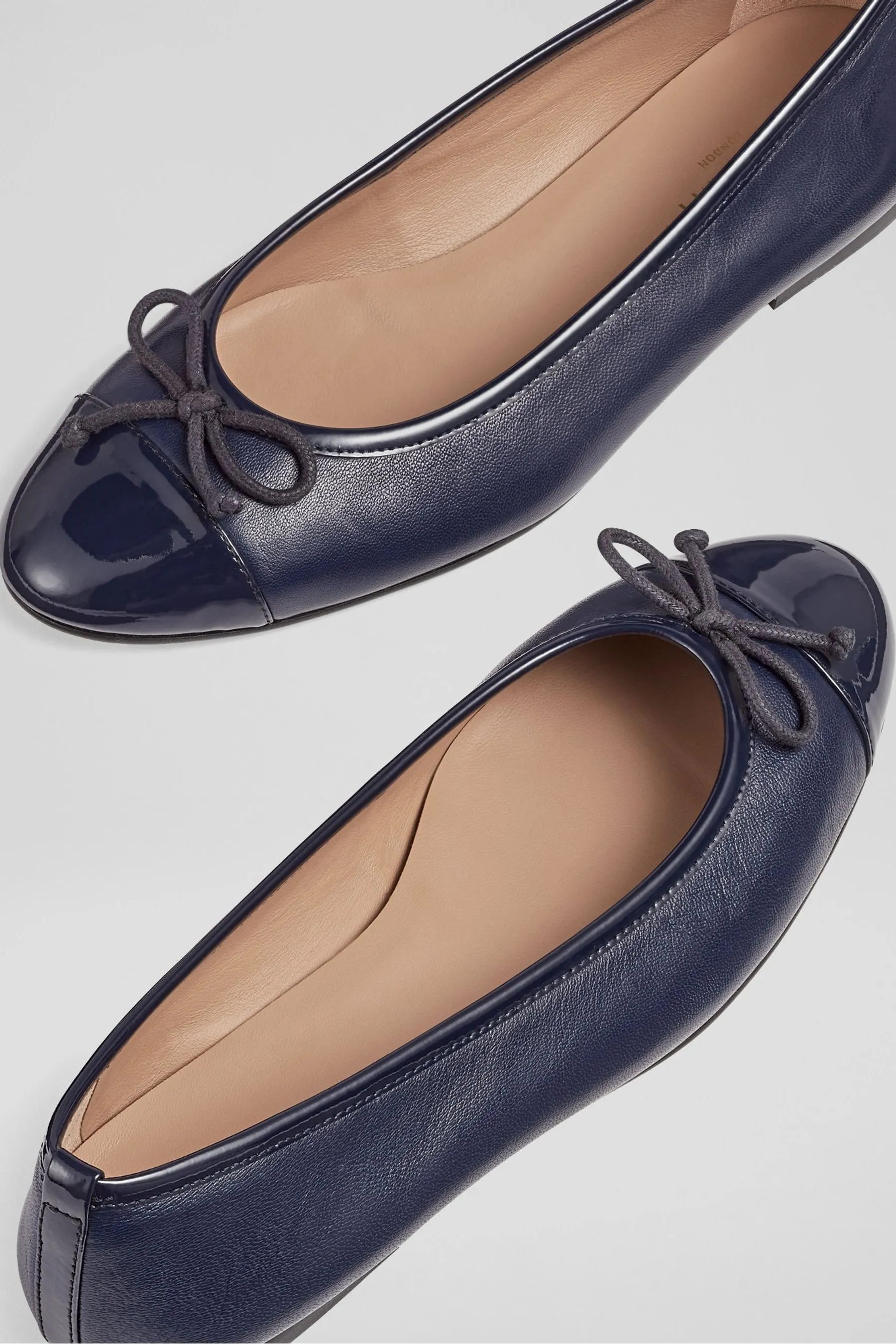 LK Bennett Kara - Ballerine cap toe in pelle e vernice