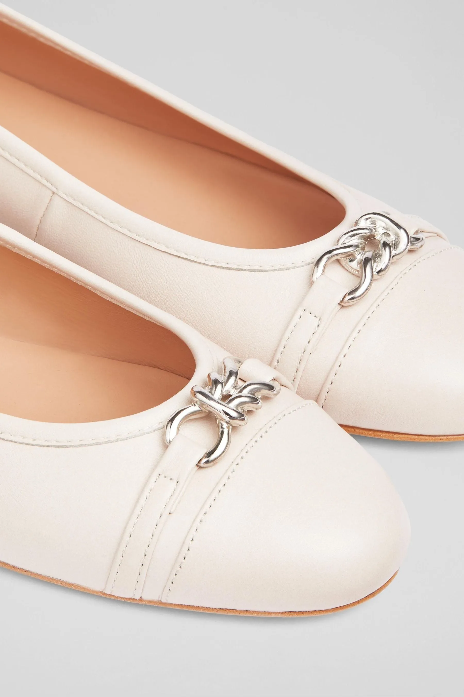 LK Bennett écru - Brielle - Ballerine Scarpe basse con incrocio sul bordo