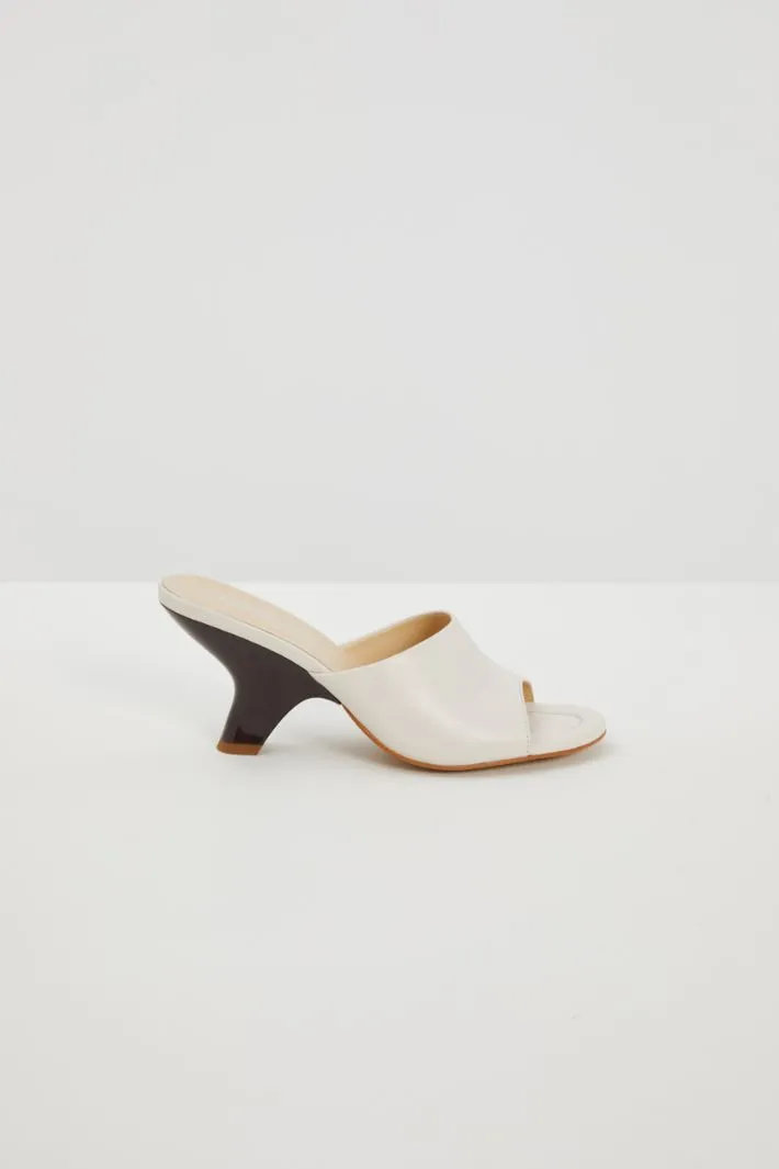 Mule con tacco effetto legno