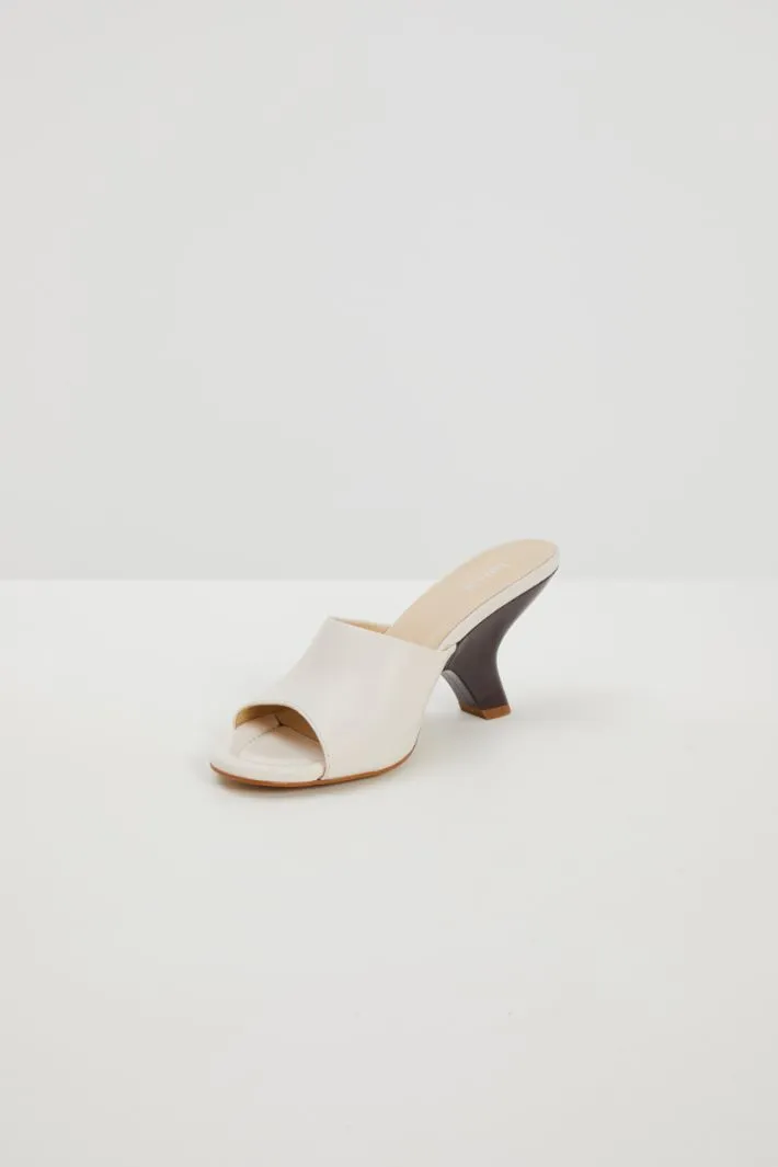 Mule con tacco effetto legno