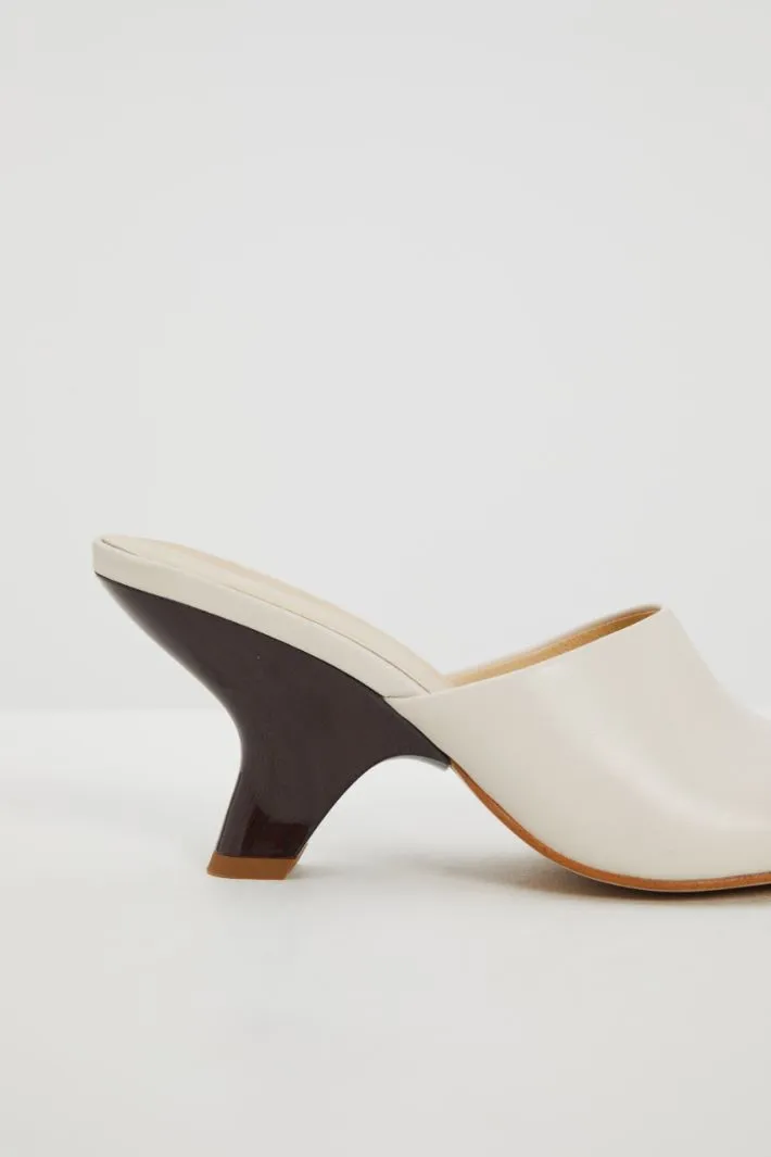 Mule con tacco effetto legno