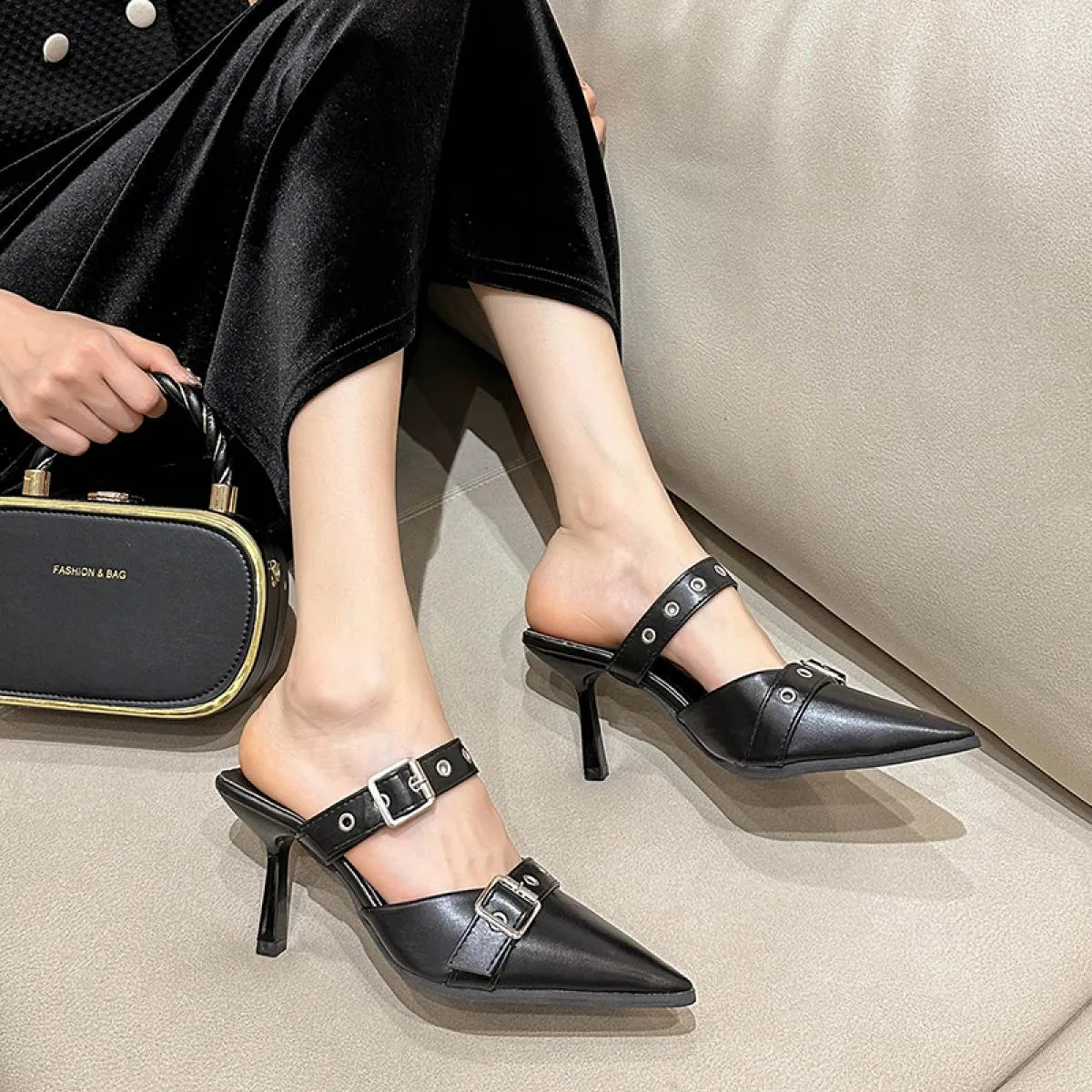 Nuova estate punk goth fibbia in metallo sandali con tacco alto donna punta a punta argento scarpe da festa sandalo con tacco so