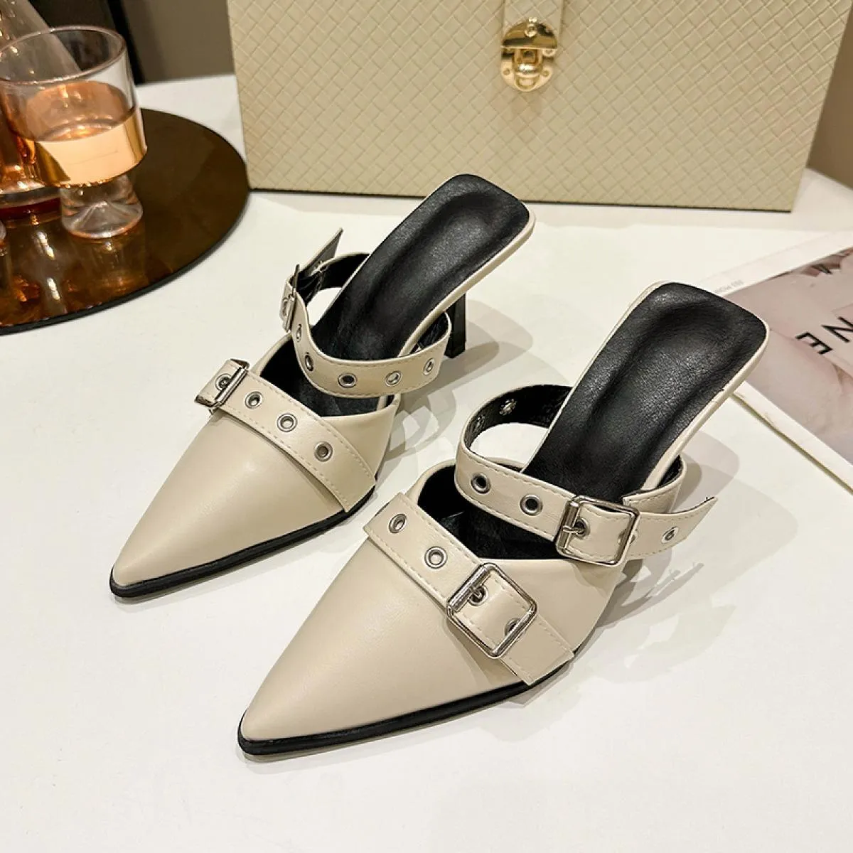 Nuova estate punk goth fibbia in metallo sandali con tacco alto donna punta a punta argento scarpe da festa sandalo con tacco so
