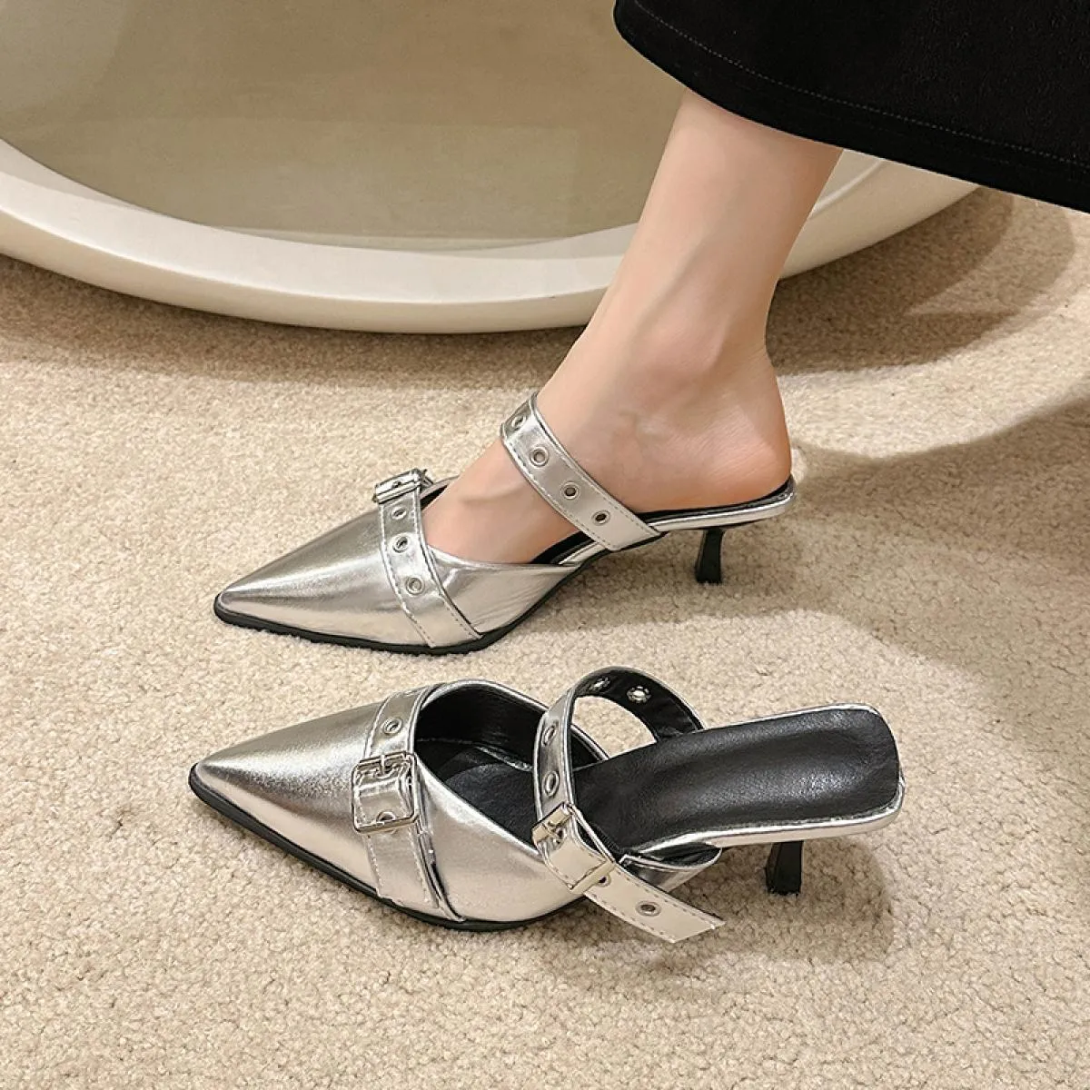 Nuova estate punk goth fibbia in metallo sandali con tacco alto donna punta a punta argento scarpe da festa sandalo con tacco so