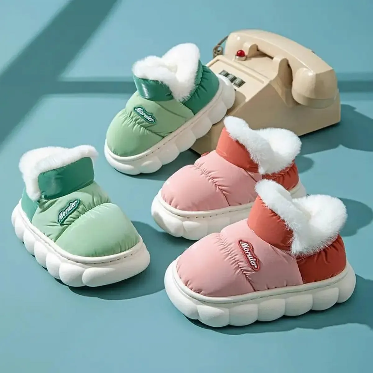 Nuove scarpe invernali in cotone 2024 per bambini carini ragazzi ragazze inverno stivali da neve in peluche caldi e spessi imper