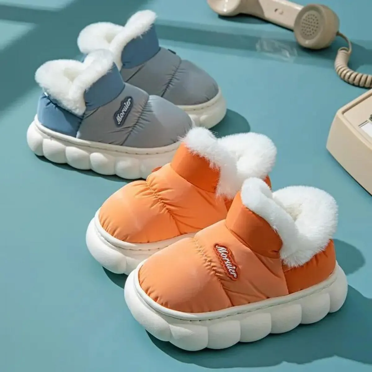 Nuove scarpe invernali in cotone 2024 per bambini carini ragazzi ragazze inverno stivali da neve in peluche caldi e spessi imper