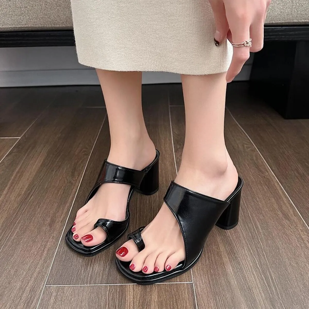 Pantofole estive da donna Stilista di moda Scarpe con tacco alto da donna Ciabatte da donna Infradito da donna Sandali romani da