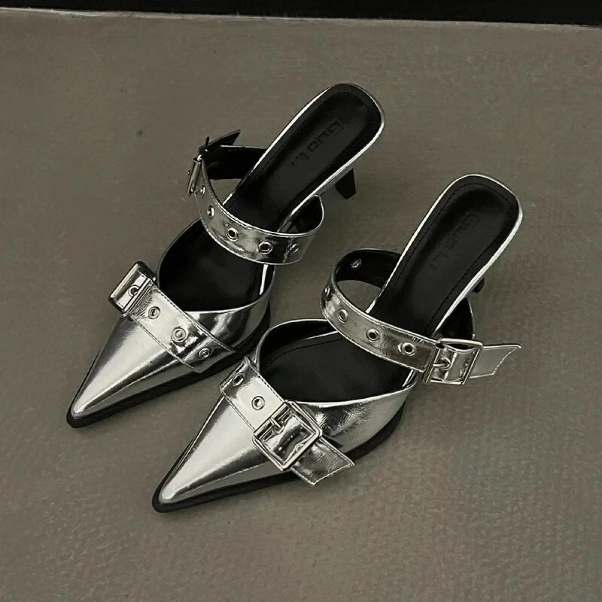 Sandali da donna con tacco alto con fibbia in metallo Sandali estivi con punta a punta argento Scarpe da festa Scarpe décolleté