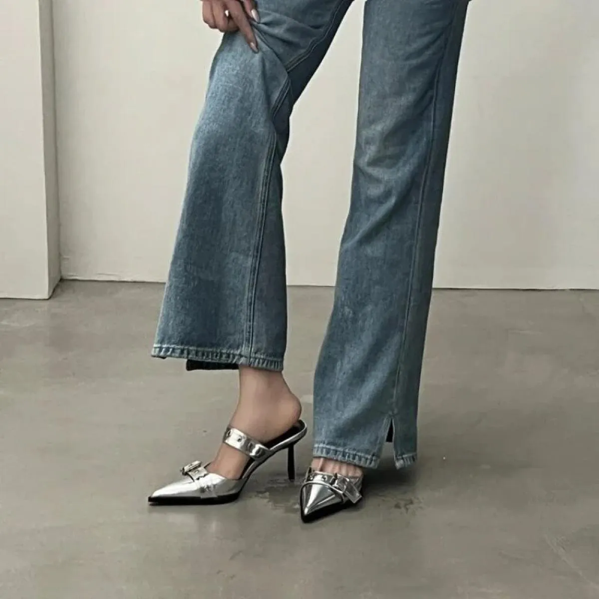 Sandali da donna con tacco alto con fibbia in metallo Sandali estivi con punta a punta argento Scarpe da festa Scarpe décolleté