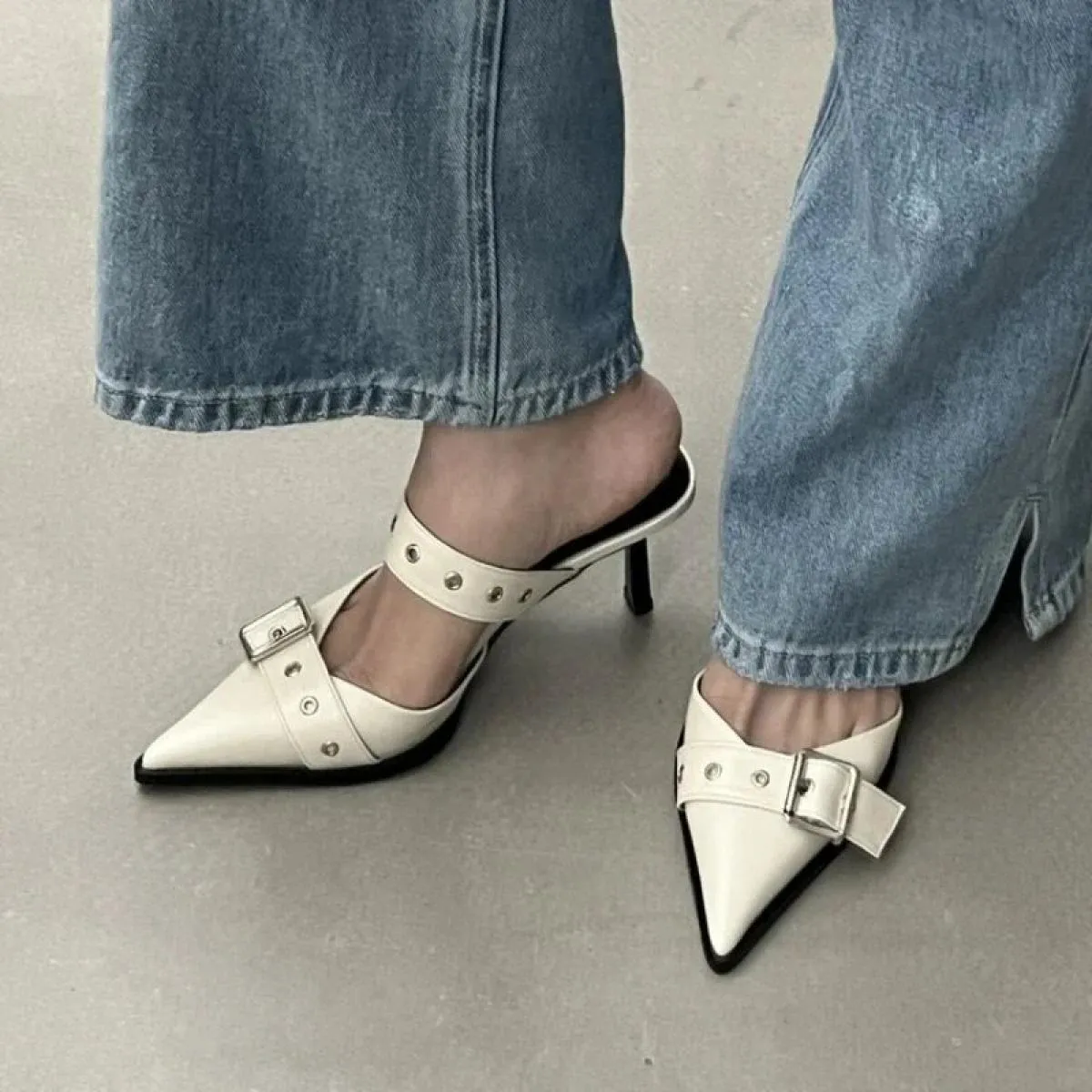 Sandali da donna con tacco alto con fibbia in metallo Sandali estivi con punta a punta argento Scarpe da festa Scarpe décolleté