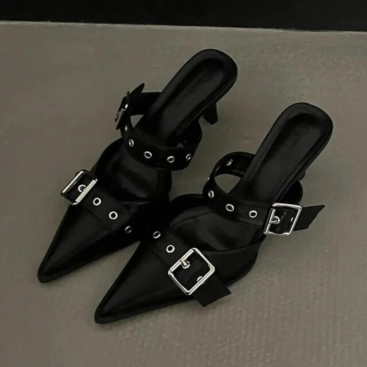 Sandali da donna con tacco alto con fibbia in metallo Sandali estivi con punta a punta argento Scarpe da festa Scarpe décolleté