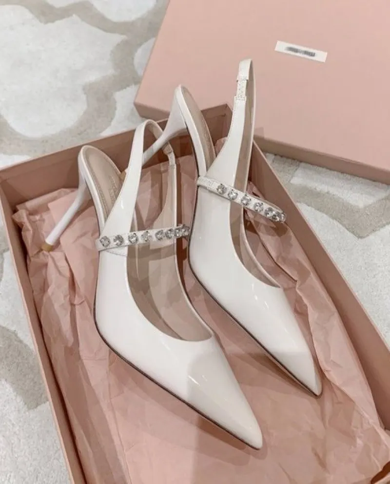 Sandali nudi con strass a punta da donna 2022 Estate Nuove scarpe col tacco alto vuote in pelle verniciata con tacco alto