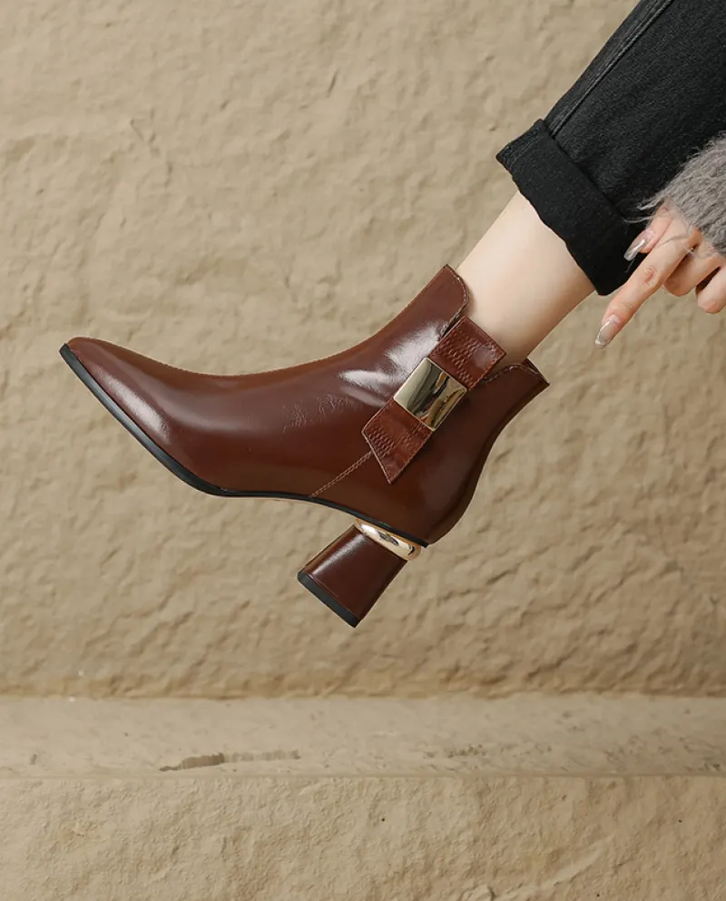 Scarpe da donna fatte a mano Autunno e inverno Nuovi stivali corti con tacco spesso Stivali con punta a punta con cerniera later