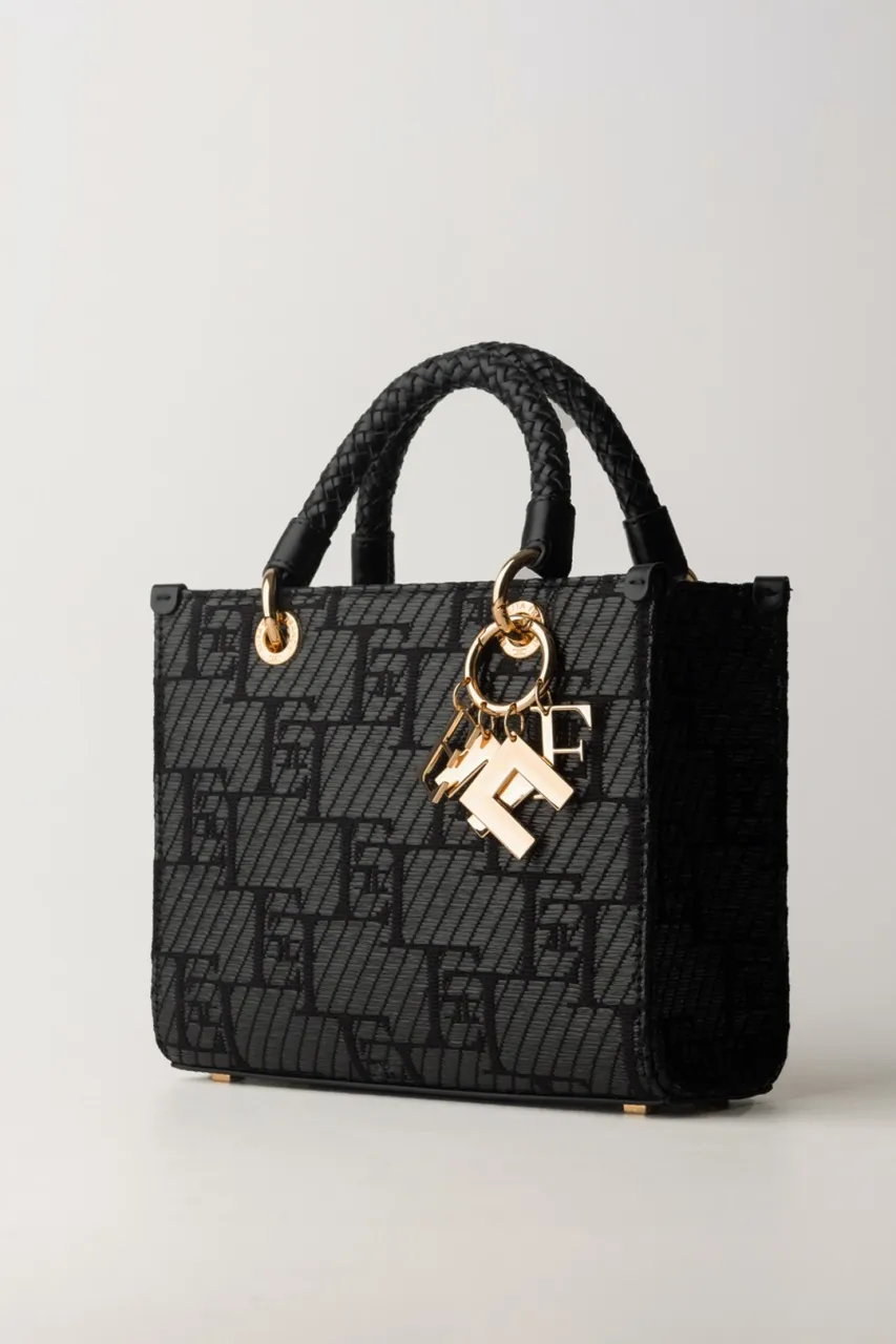 Shopper piccola in rafia con charms Nero