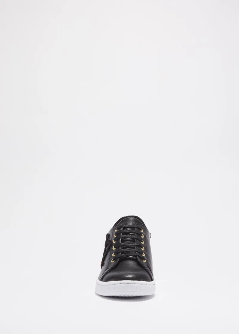 Sneakers con scritte ricamate