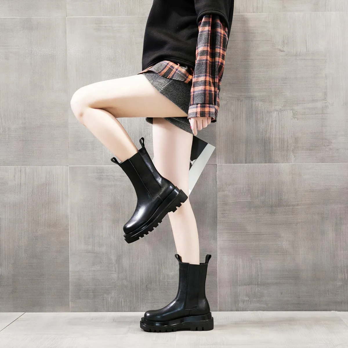Stivali da donna in vera pelle per il tempo libero stile inglese Scarpe con plateau nere Stivali da moto da discoteca punk da do