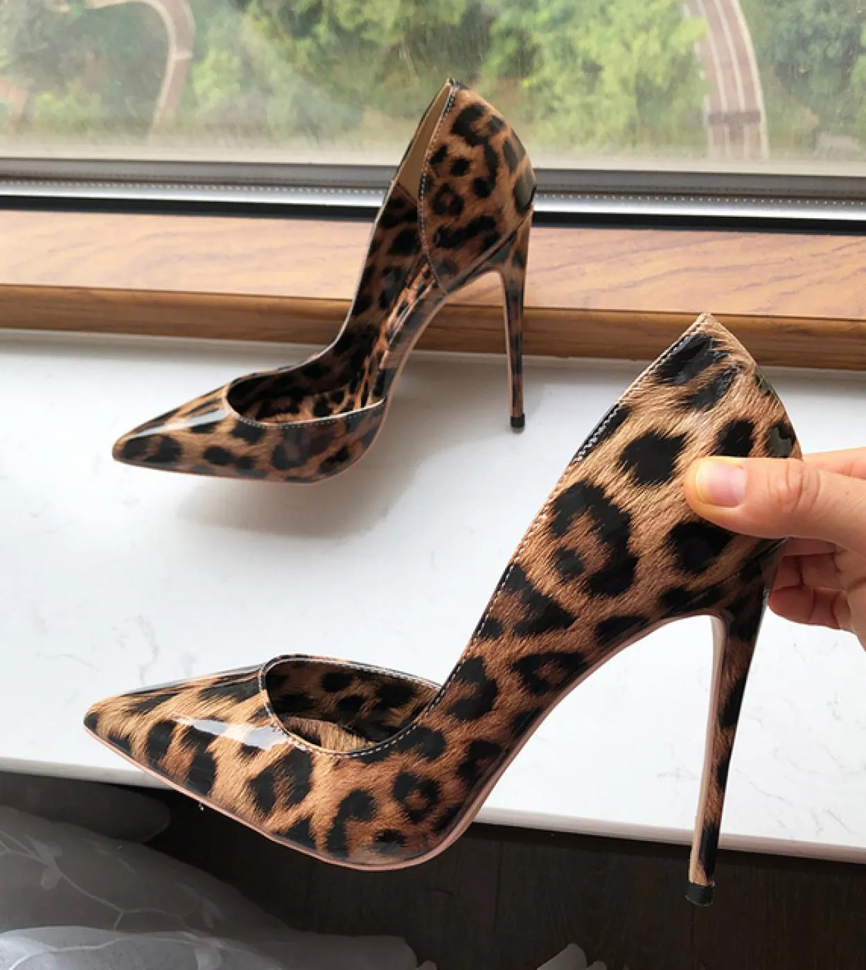 Tikicup Scarpe leopardate lucide da donna con punta a punta e tacco alto per abito da sera da donna con tacco a spillo
